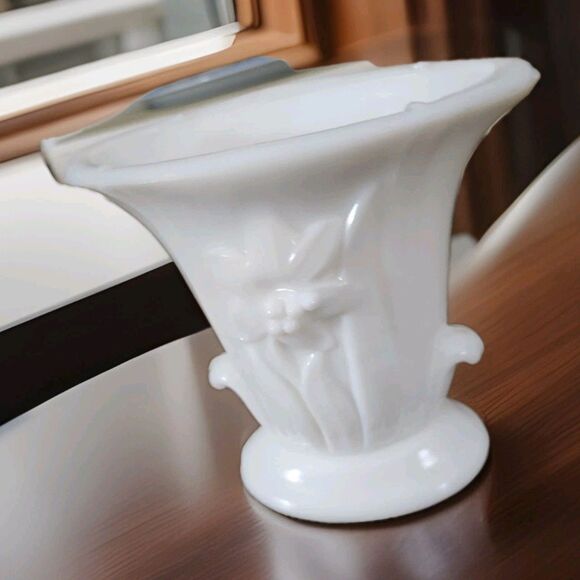 Vintage Slag Glass Akro Agate White Embossed Flower Vase 4-1/4" circa 1930s 40s - Picture 2 of 10